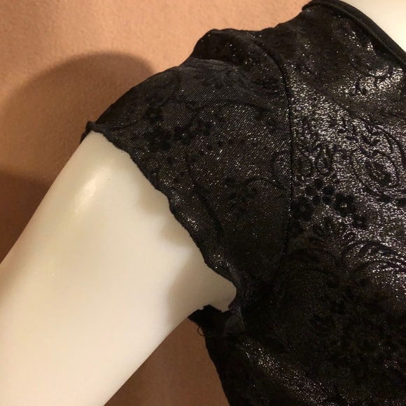 3/$30 - Black top novita size small - Picture 4 of 7